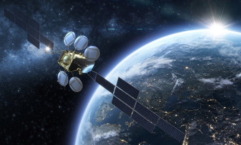 Акції Eutelsat зросли на тлі обмежень Starshield для України
