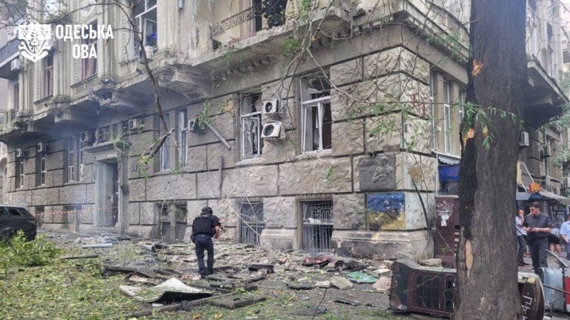 В Одесі внаслідок атаки РФ пошкоджені лікарня і коледж, двоє постраждалих