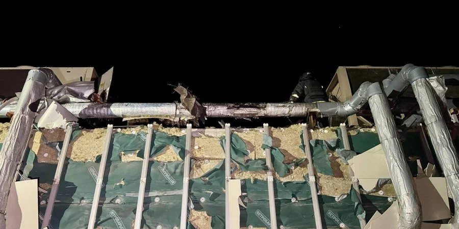 Росія знову атакувала центр Дніпра: горів бізнес-центр, уламки впали біля міськради