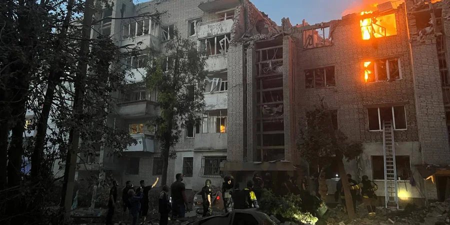 Ракетний удар по Львову: пошкоджено дві багатоповерхівки, шестеро постраждалих