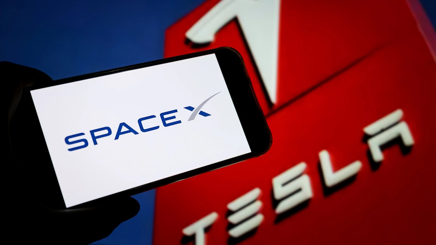 Tesla і SpaceX готують злиття: інвестори оцінюють ризики та переваги