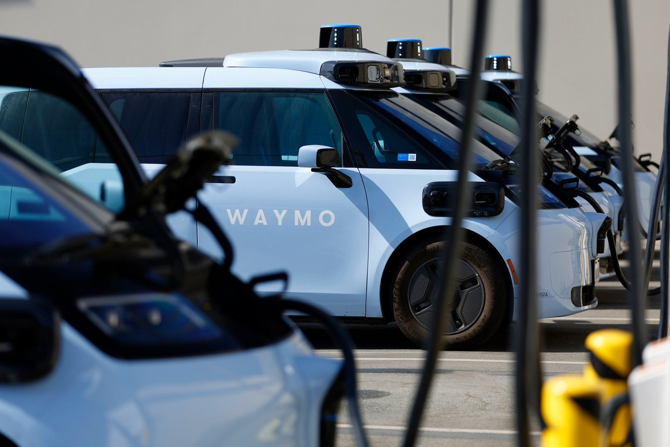 Waymo вийде на ринок Сінгапуру з роботаксі до 2028 року