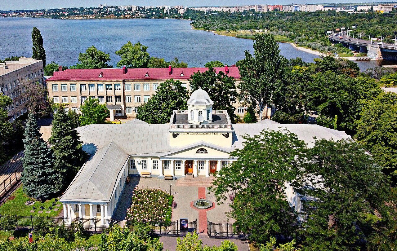 Російський дрон атакував Миколаїв: пошкоджено чотири приватні будинки