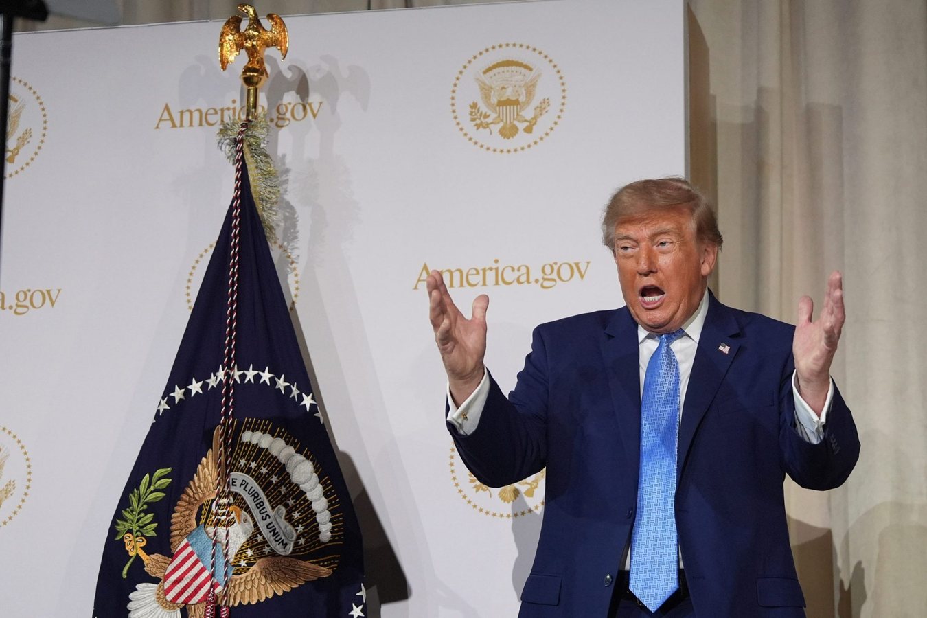 Трамп відмовився стримувати ШІ: компанії мають самі себе регулювати