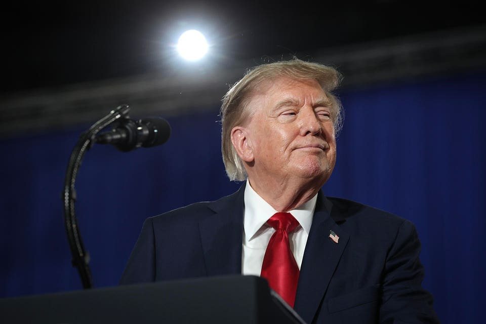Трамп здійснив понад 1000 операцій з акціями SpaceX, Palantir та технологічних компаній у червні