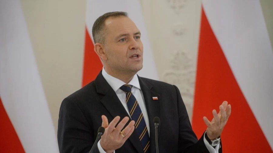Міністр оборони Польщі звинуватив оточення президента у брехні щодо ракет для України