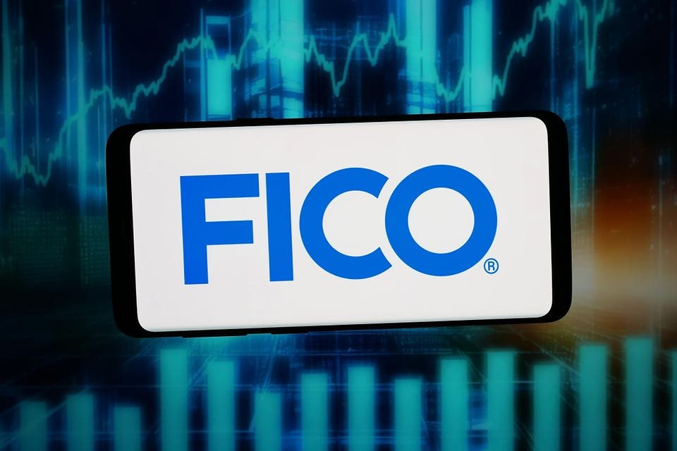 Акції FICO обвалилися на 27% через реформу кредитної звітності