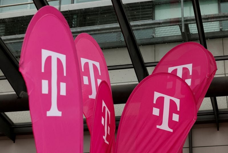 Акції Deutsche Telekom впали на 7% через супутникову угоду SpaceX